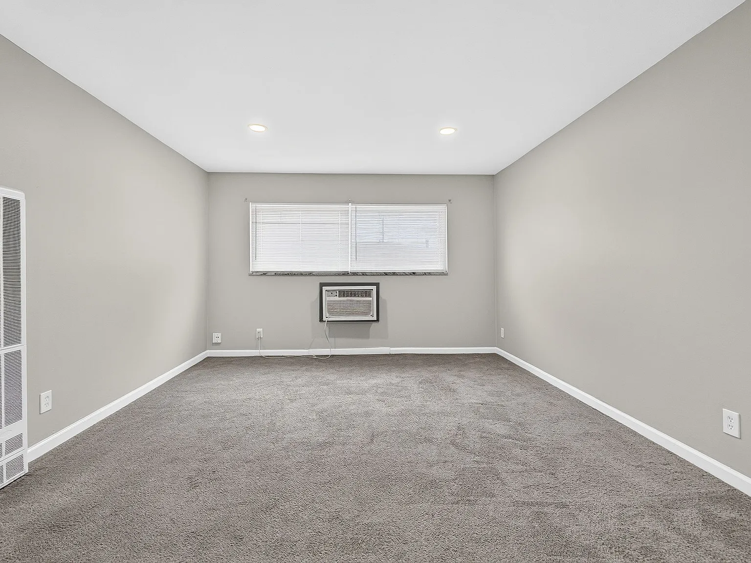 Seabrook Apartments - 3656-M — Photo 3