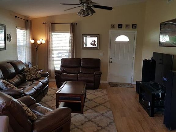 4th image of 40 Christie Ave