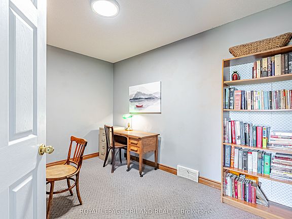 5th image of 89 Parkview Dr