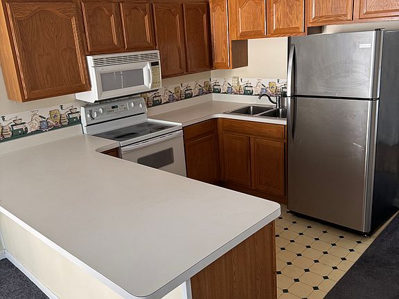 4th image of 404 Emory Ave APT D