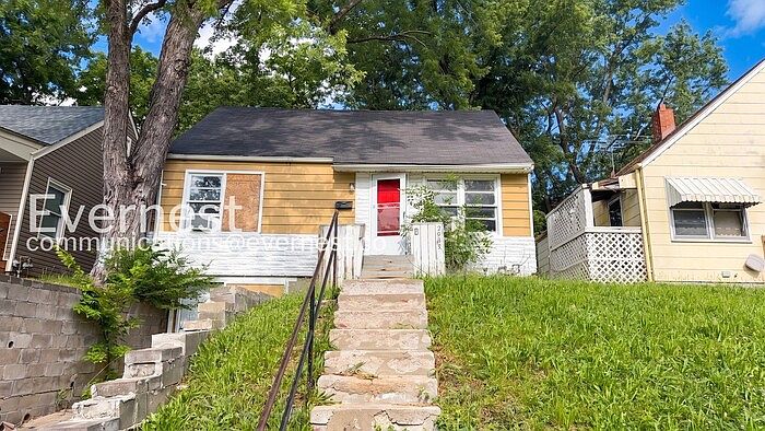 1st image of 2833 Van Brunt Blvd