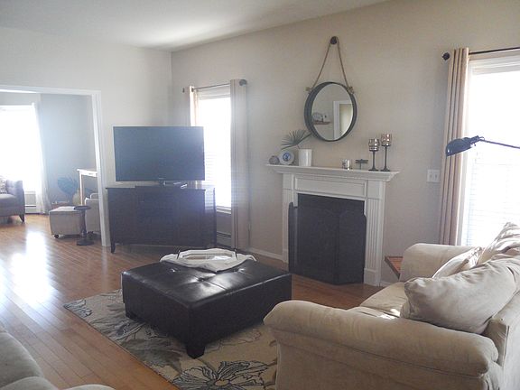 2nd image of 17 Vista Dr