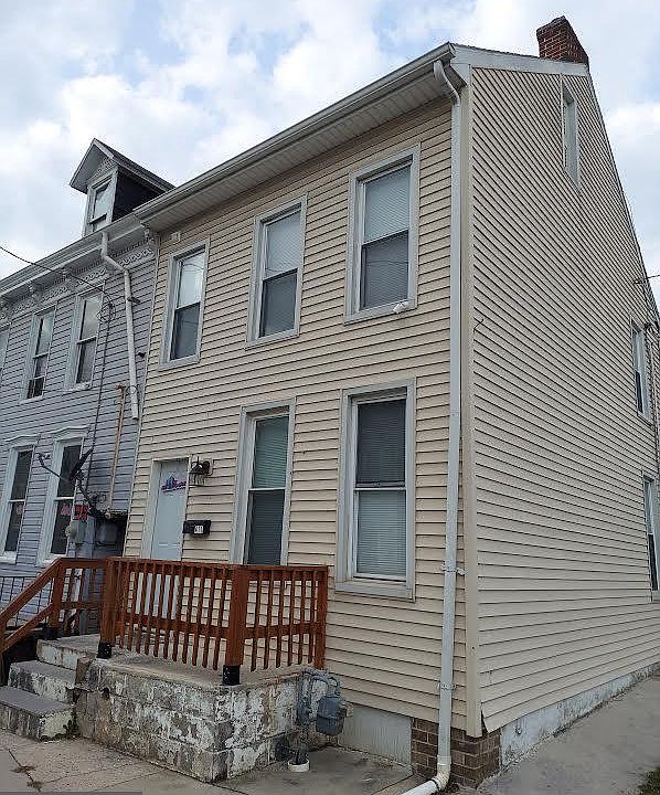 2nd image of 411 Saint Paul St