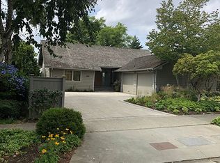 2645 W Viewmont Way W, Seattle, WA 98199