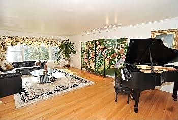 3rd image of 21 Cambridge Dr