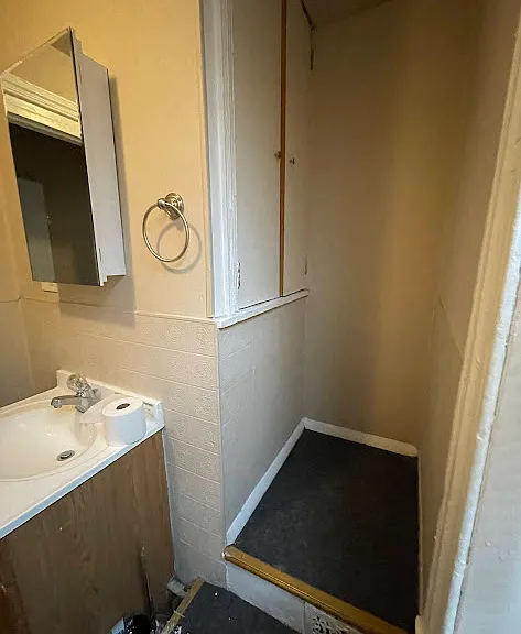 Full bathrooms 2 storage