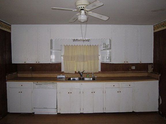 3rd image of 521 Circle Dr