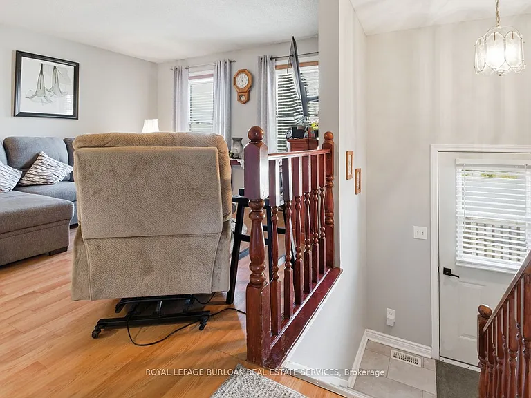 113 Commercial St #UPPER — Photo 5