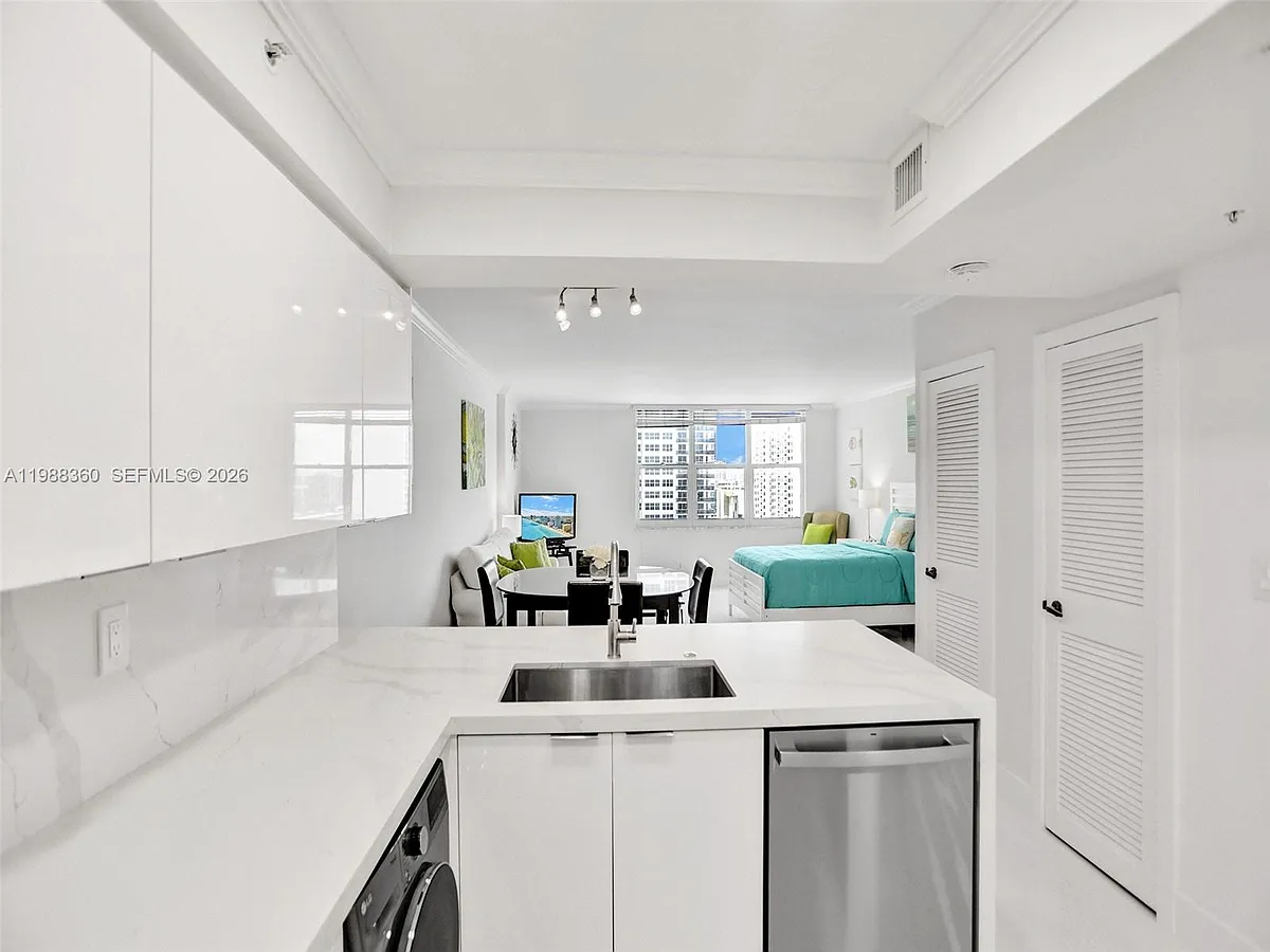 Building Photo - 2501 S Ocean Dr #934