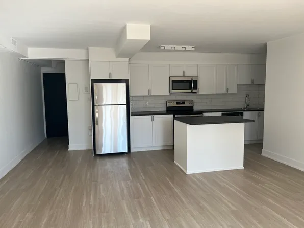 2124 Ghent Ave #105, Burlington, ON L7R 1Y3