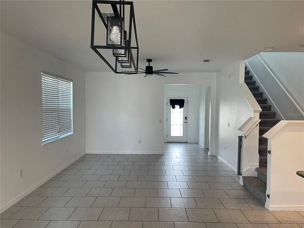 4 bed, 3.5 bath, 2023 sqft, $2,999 — Photo 4