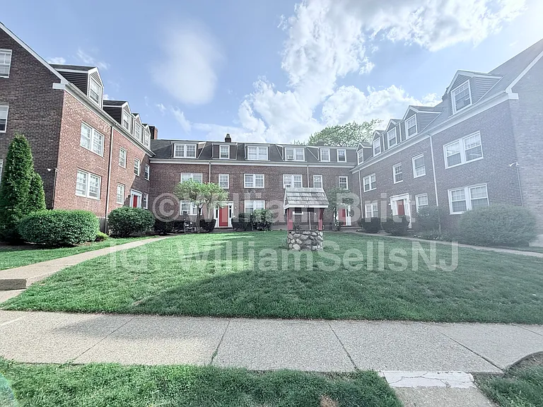 500-502 Alma Ter #B6 — Photo 19