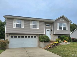 120 Ridge Dr, Maryville, IL 62062