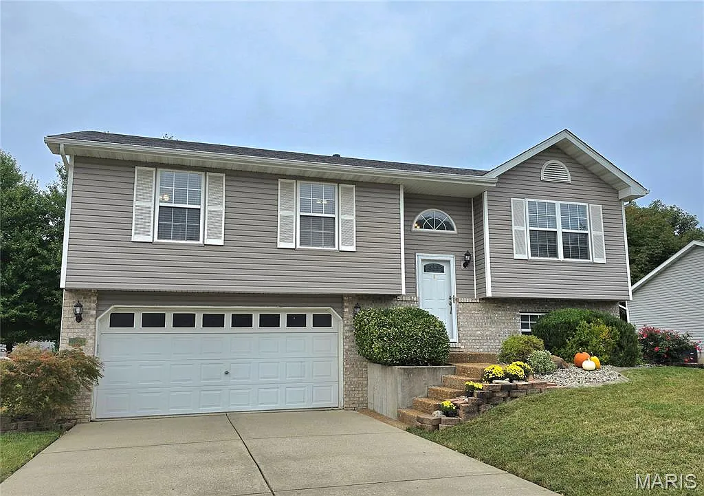 120 Ridge Dr photo 1