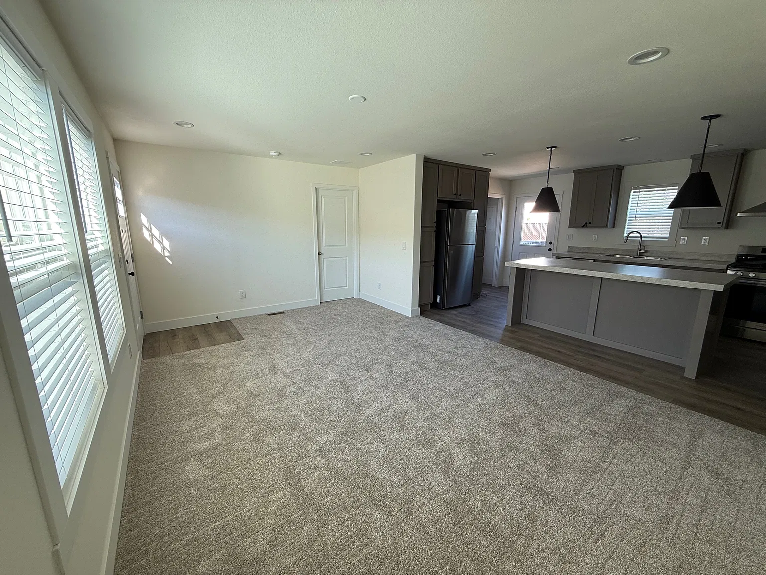 4 bed, 1288 sqft, $3,295 — Photo 2