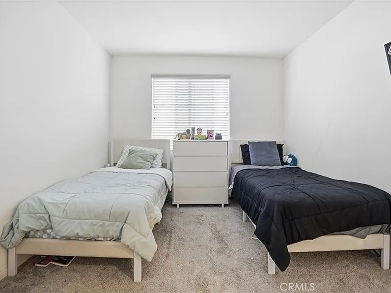 556 Enzo St — Photo 33