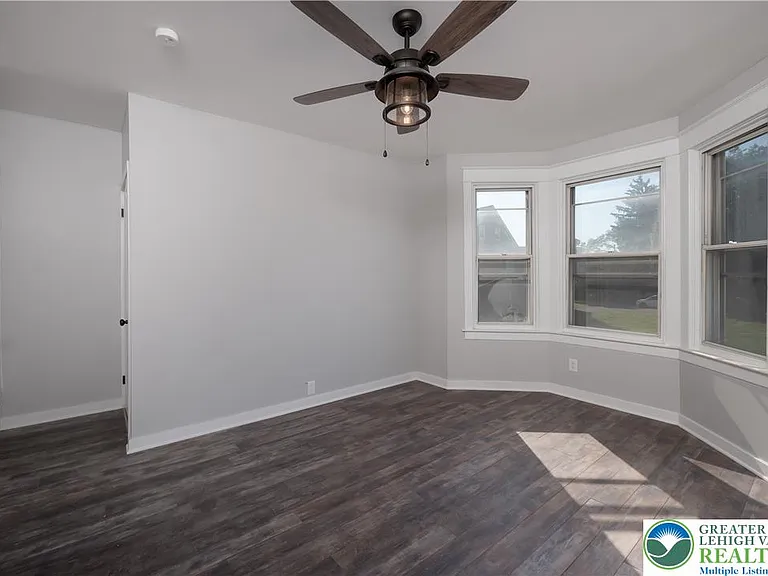 718 N New St — Photo 18