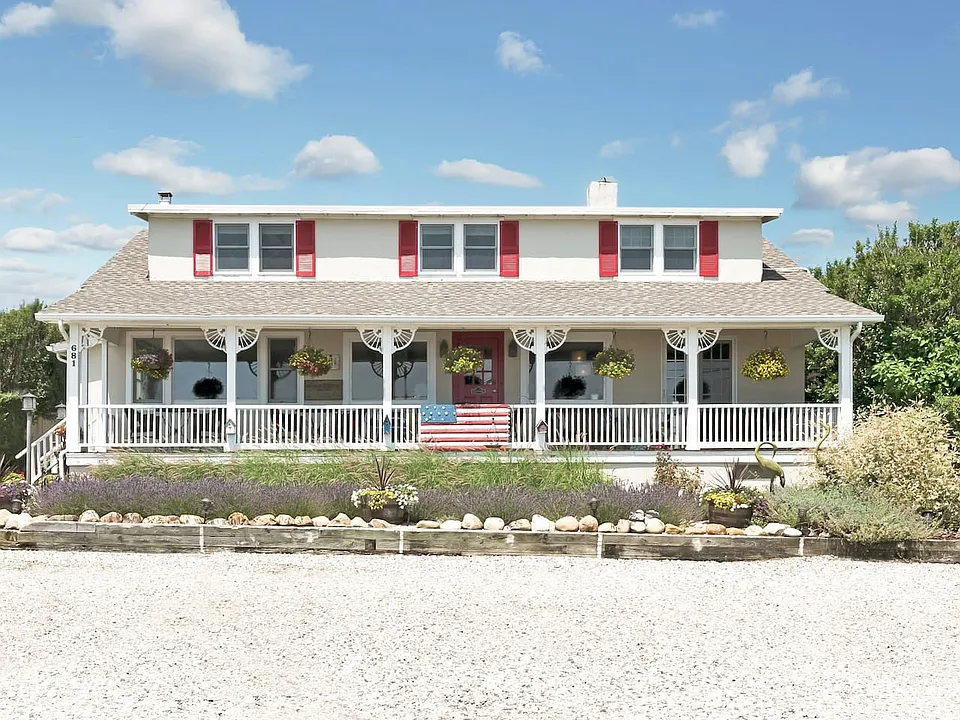 681 Old Montauk Hwy