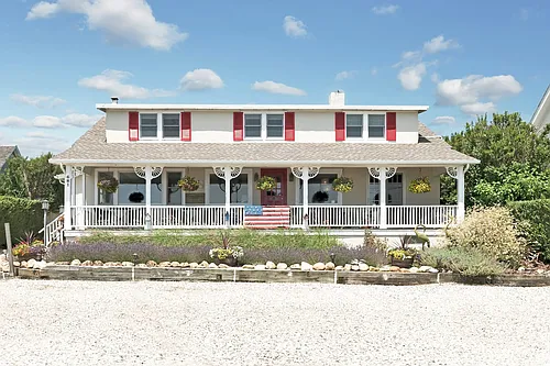681 Old Montauk Hwy Photo 1