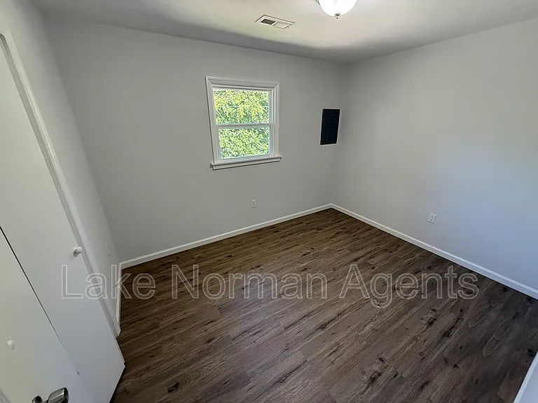 2320 Shade Tree St #1 — Photo 7