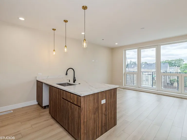 3043 W Irving Park Rd #306 — Photo 8