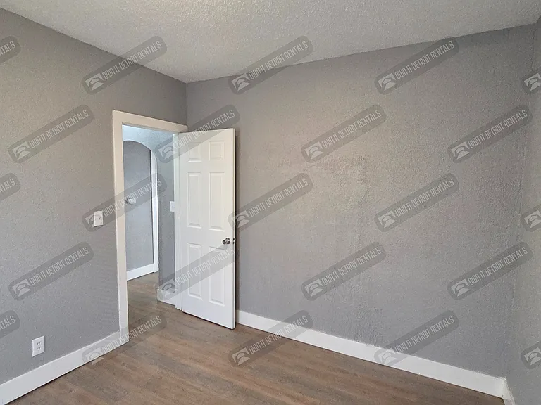 4810 Lenox St — Photo 12