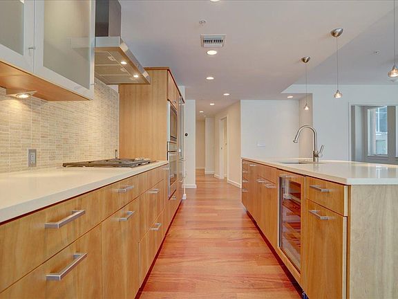 5th image of 1590 Bassett St #7