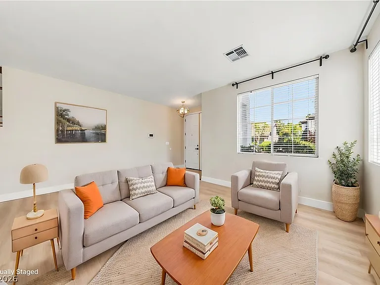 2551 Williamsburg St — Photo 6