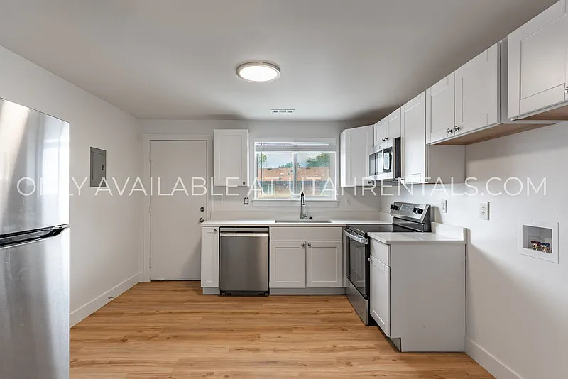 2 bed, 1.0 bath, 800 sqft, $1,300 — Photo 3