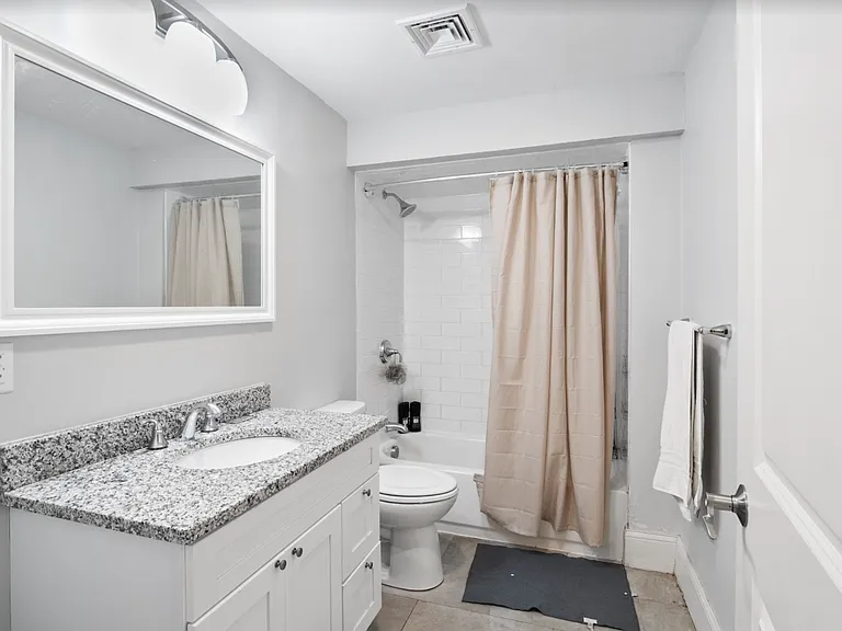 139 Adams St — Photo 2