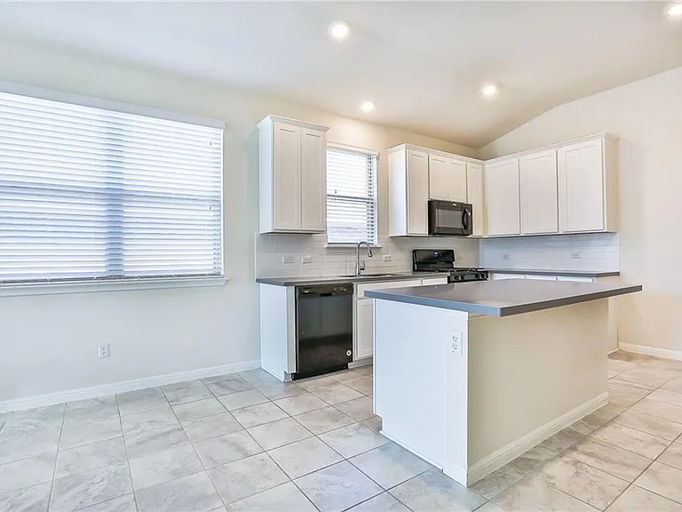 637 Gabrielle Anne Dr — Photo 5