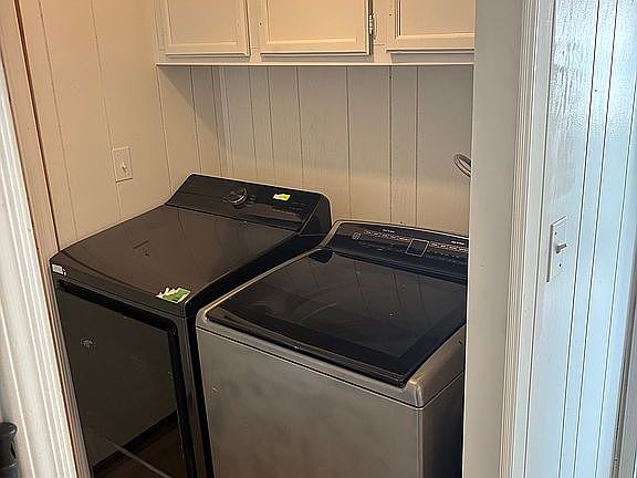 3rd image of 319 Bahama Cir