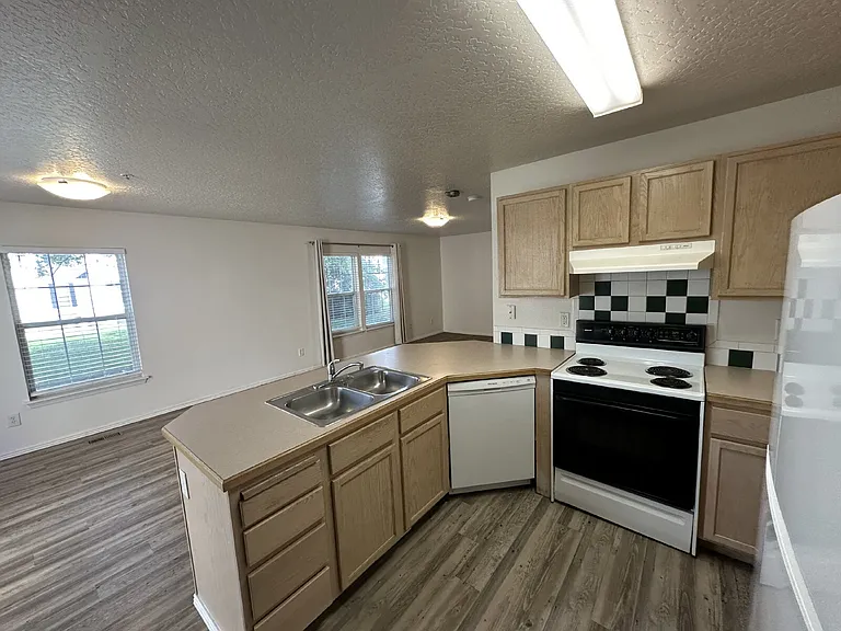 114 Davis Ave #102 — Photo 14