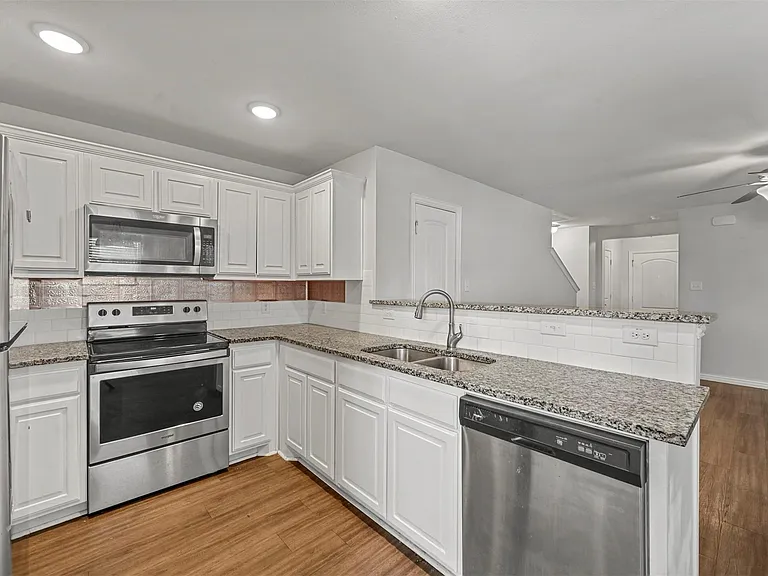 727 W Johnson St #A — Photo 1