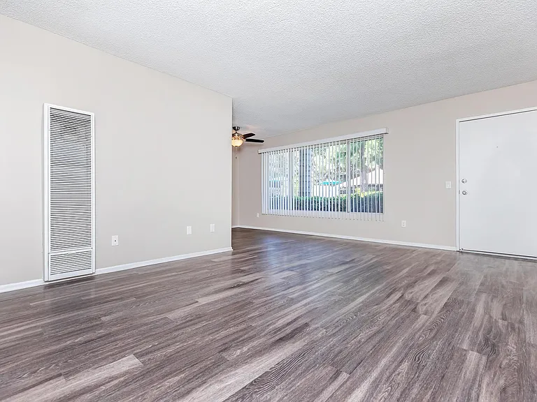 Huntington Highlander Apartment Homes — Photo 10