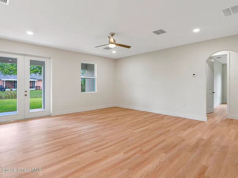 1041 Wesberry St SE — Photo 7