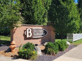 501 N Beacon Hill Cir, Urbana, IL 61802