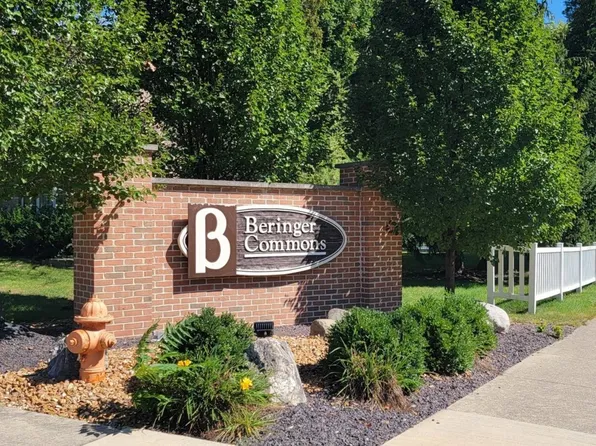 608 N Beacon Hill Cir, Urbana, IL 61802