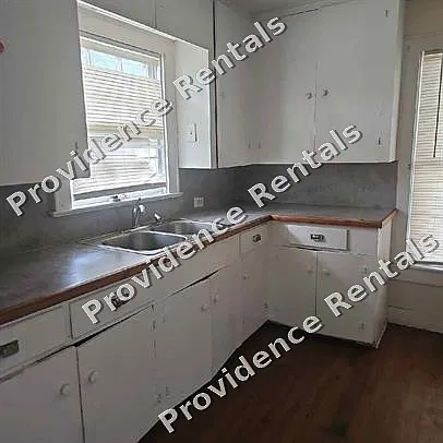 913 Eastland Avenue - 1 — Photo 2