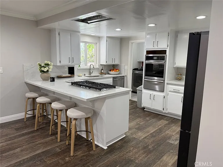 1530 Robin Way — Photo 16