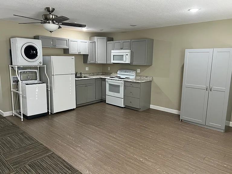 1060 N Walker St #D — Photo 3