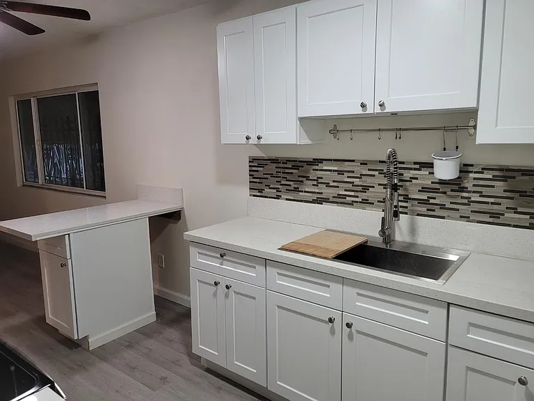 1709 S Hobart Blvd — Photo 13