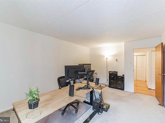 3rd image of 600 Campbell Cir #I-15