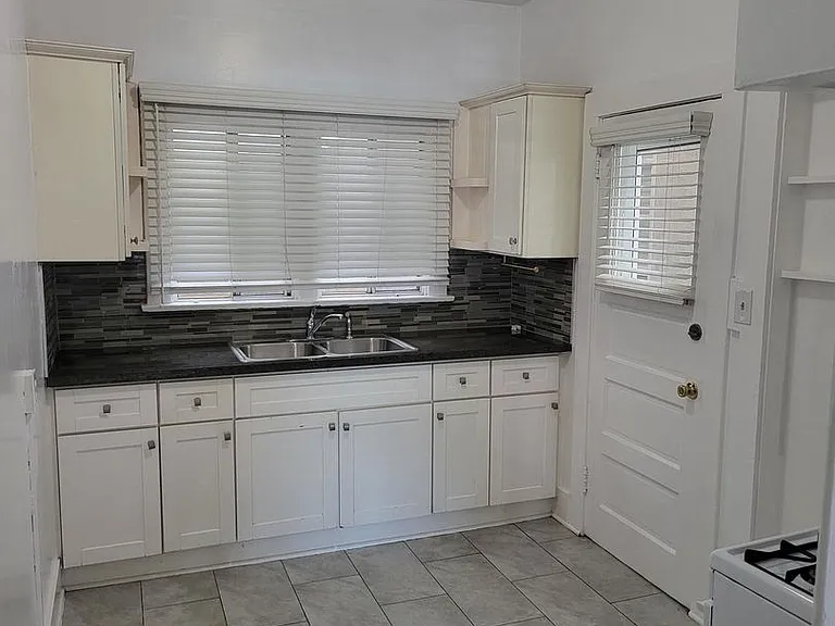 325 Cherry Ave — Photo 11