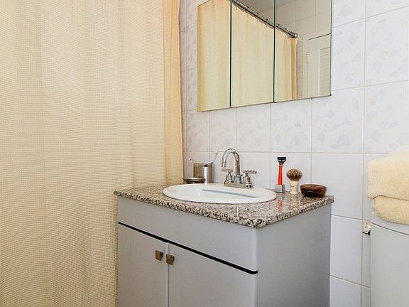 5th image of 245 E 54th St APT 23J