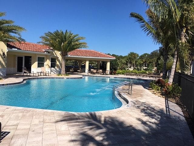 Pool/Clubhouse