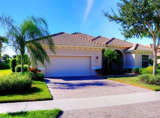 8260 Potomac Ln, Naples, FL 34104