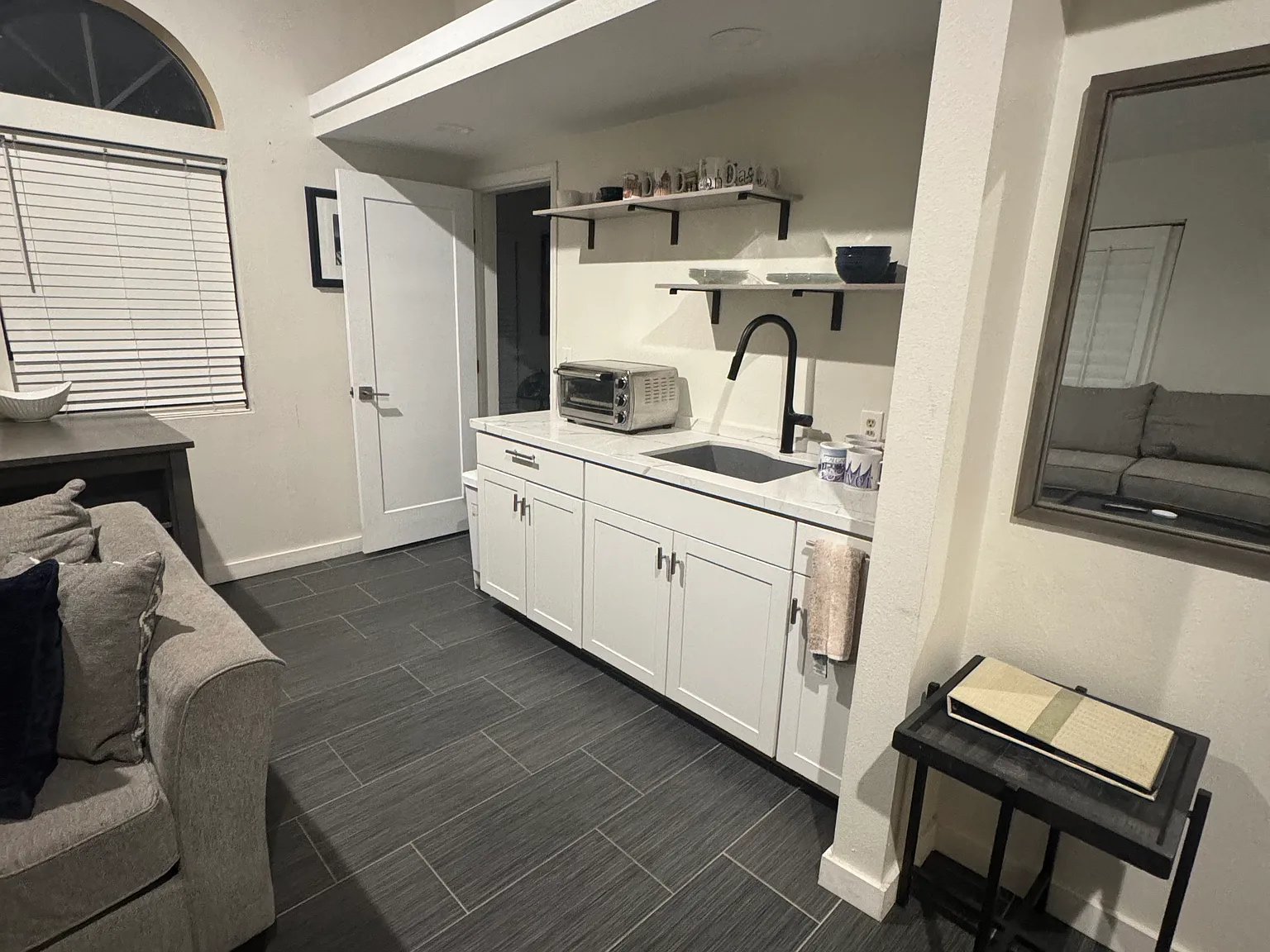 1 bed, 700 sqft, $1,600 — Photo 2