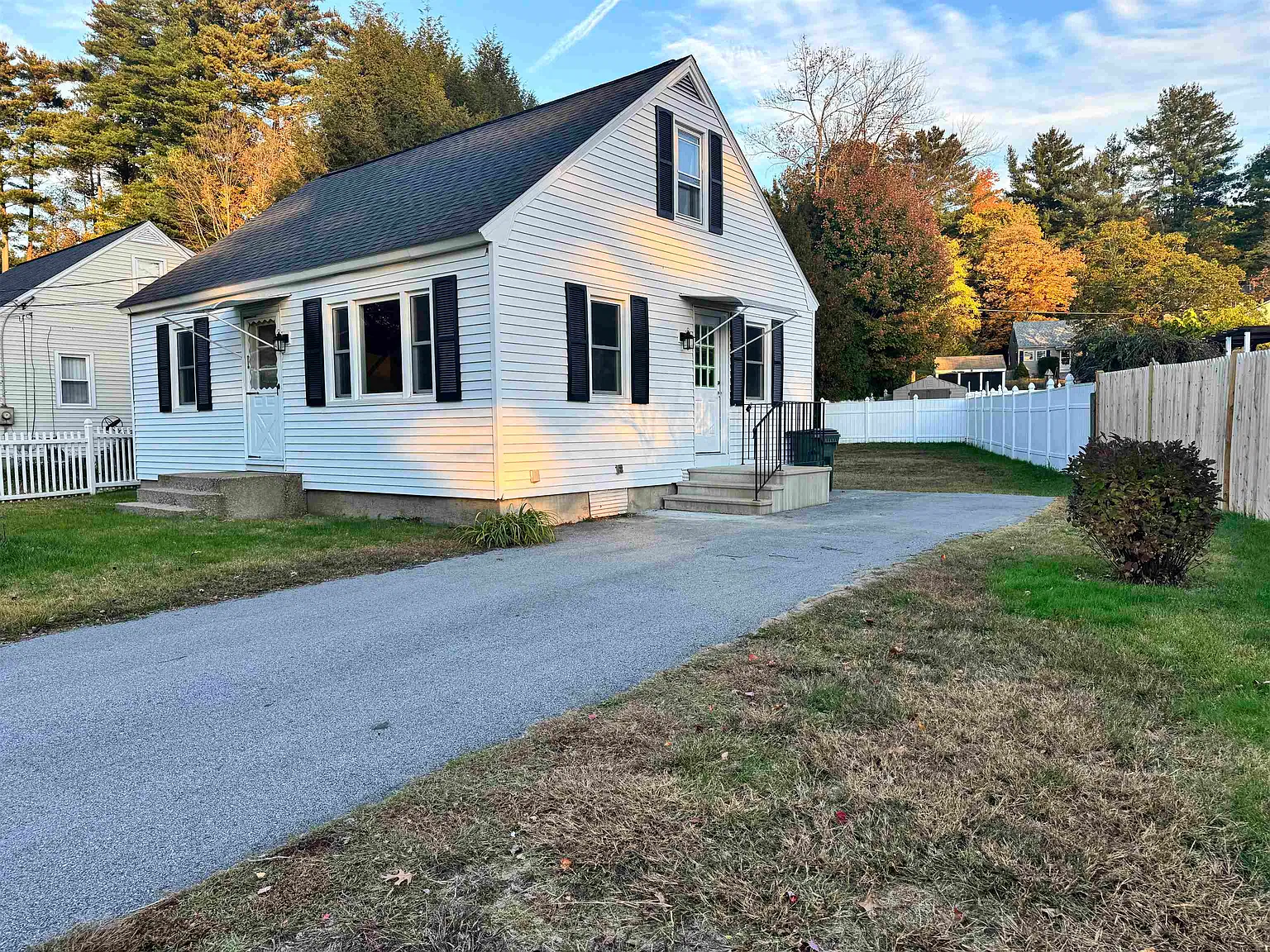 4 bed, 1.0 bath, 974 sqft, $3,200 — Photo 1