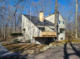 30 Whitney Rd, Groton, CT 06355